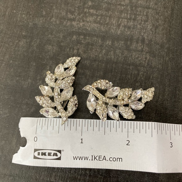 Vintage Clear rhinestones leaf dress clips. - Picture 6 of 6